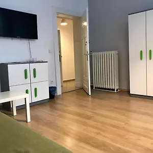  Hostel Green